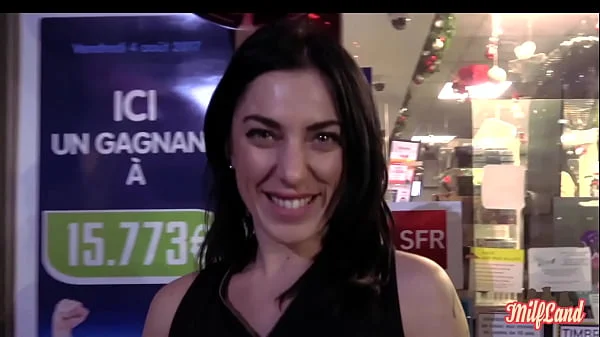 Sabrina, italienne de 30ans, à la libido explosive Part 1