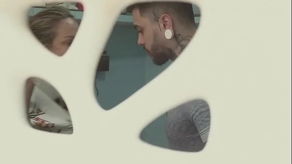 A GRANDE FAMÍLIA DA PUTARIA - O MARIDO É CORNO, A MÃE TALARICA A FILHA, E A EMPREGADA FODE TODO MUNDO | EMME WHITE, ALESSANDRA MAIA, AGATHA LUDOVINO, CAPOEIRA.