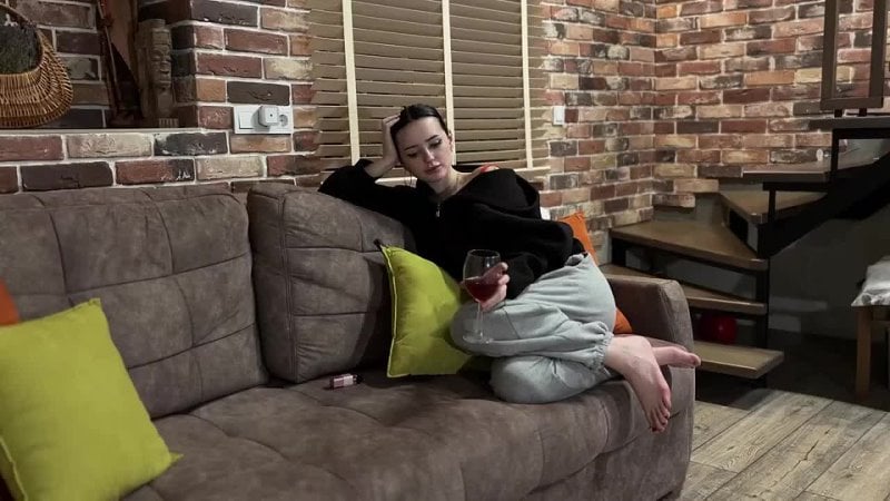 Напоил замужнюю деу russian brunette husband homemade drinks rough sex tattooed girls